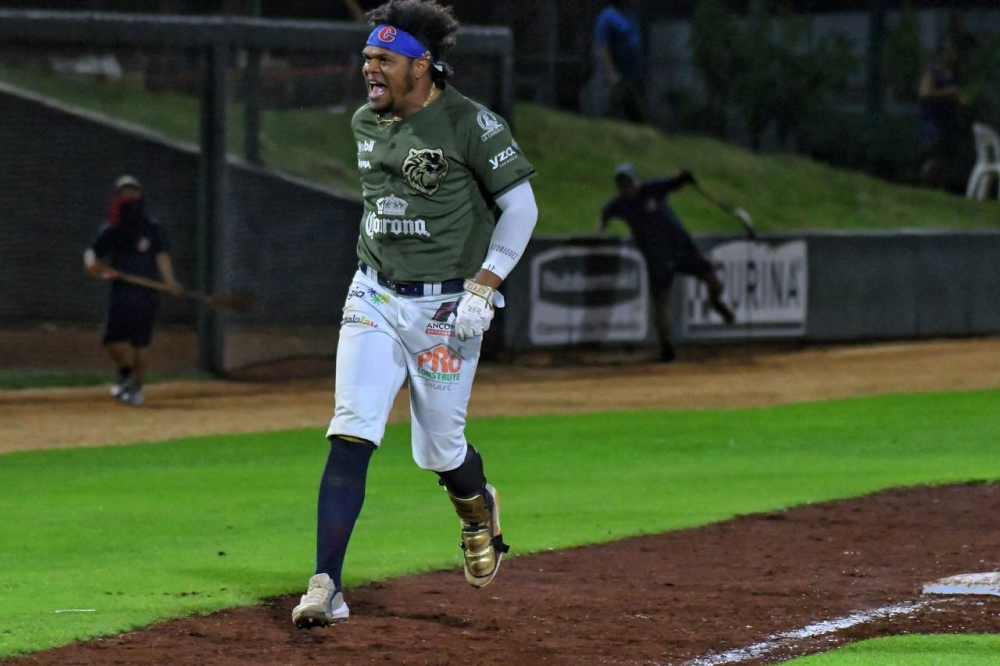 Grand Slam del Reynaldo Rodríguez y Tigres deja en el terreno a Leones