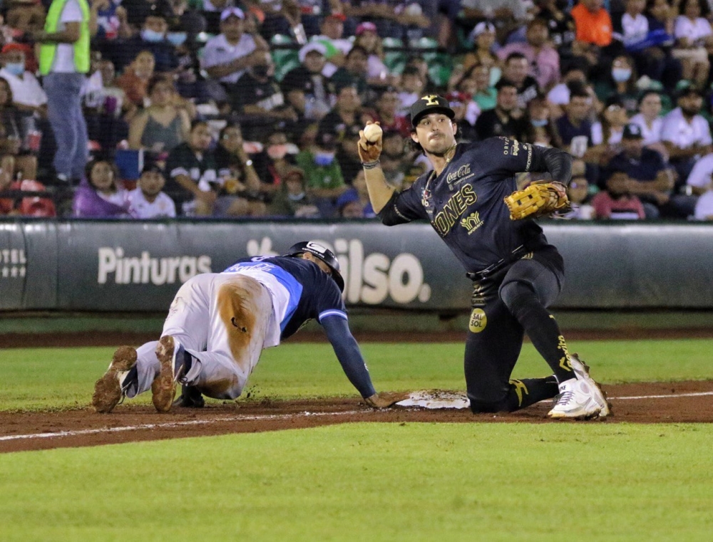 Gran juego de pelota que se decidió en extrainnings 