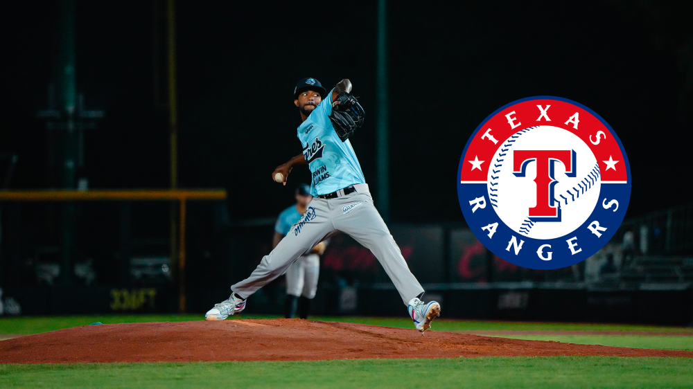 Carl Edwards Jr. firm&oacute; con Rangers de Texas