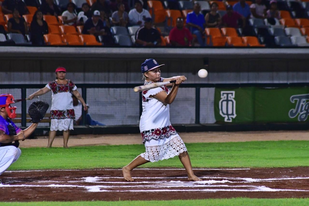 Las Diablillas y Leonas hicieron vibrar el Beto Ávila