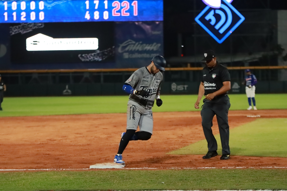 Tigres viene de atr&aacute;s y asegura la Serie inaugural