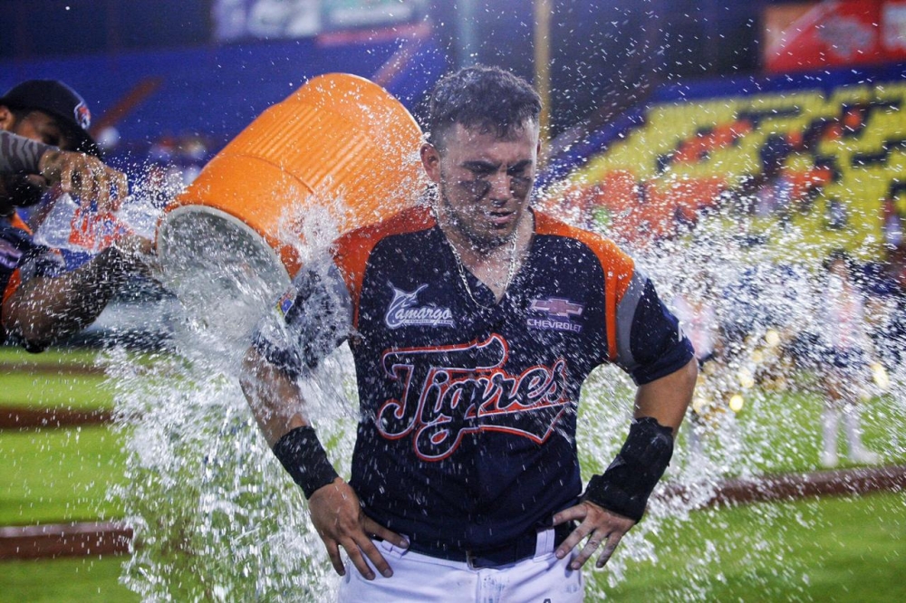 TIGRES GANA CON WALK OFF