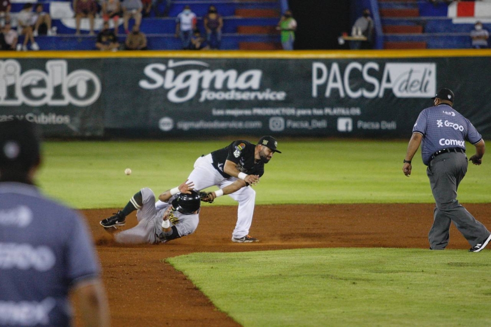 Pericos se adelanta en la serie 