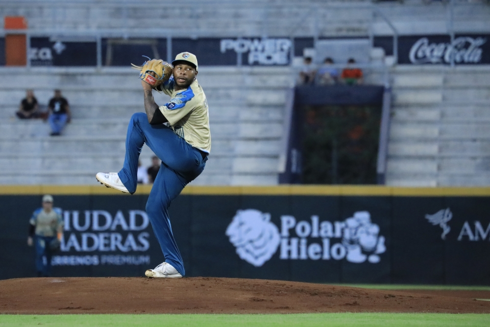 Xzavion Curry lanza joya monticular