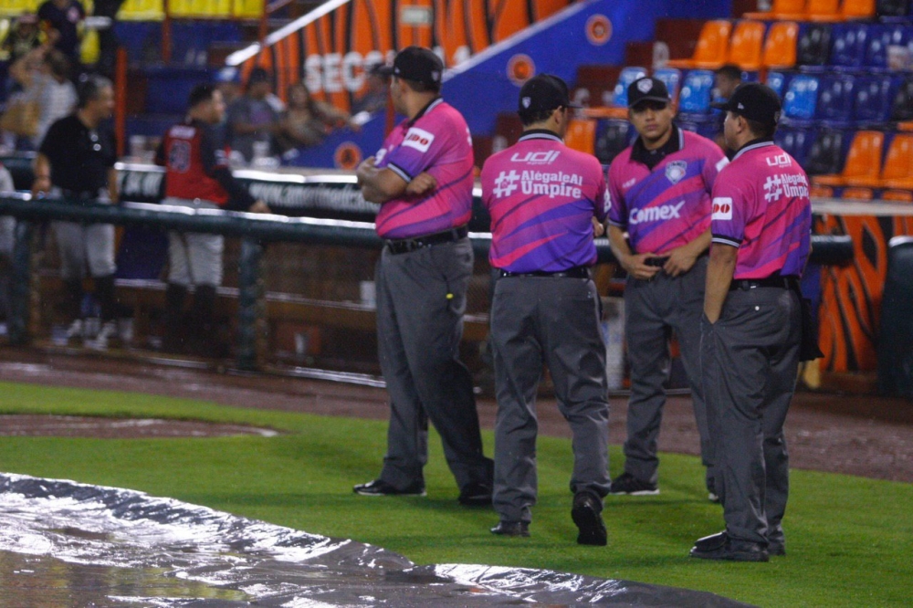 La lluvia sólo permitió un juego 