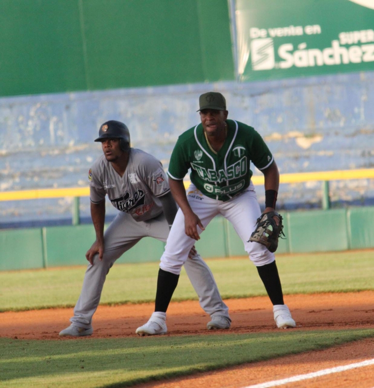 Robles se va de 5-3 con dos producidas y Tigres gana el primero 