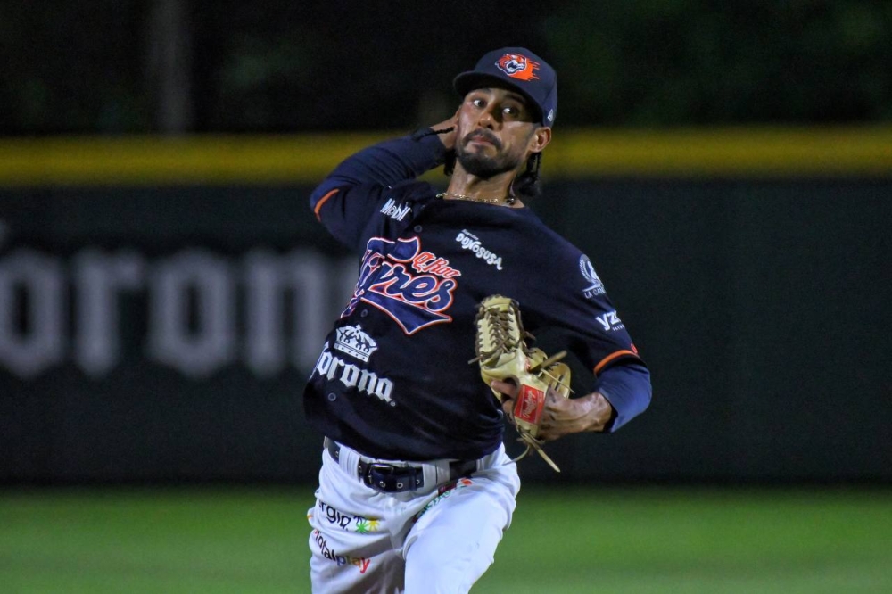 Tigres empareja la serie en base a cuadrangulares