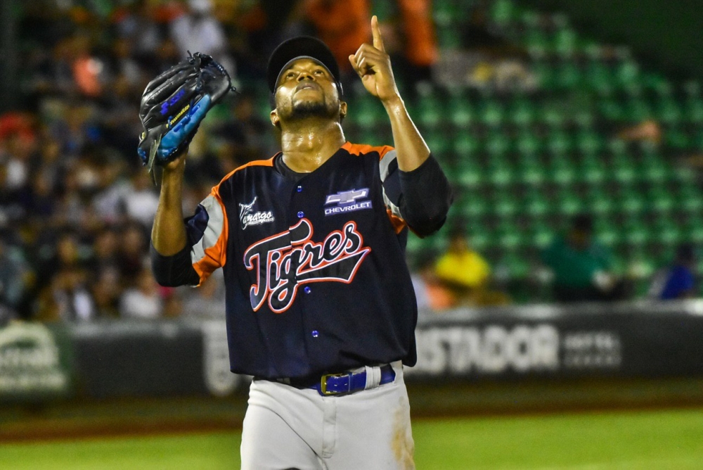 TIGRES BLANQUEA Y GANA SERIE DE FIERAS 