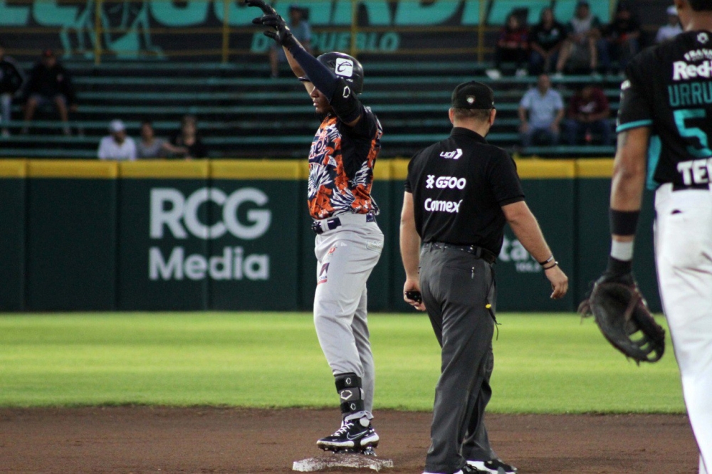 Tigres desgarra al Sarape viniendo de atrás