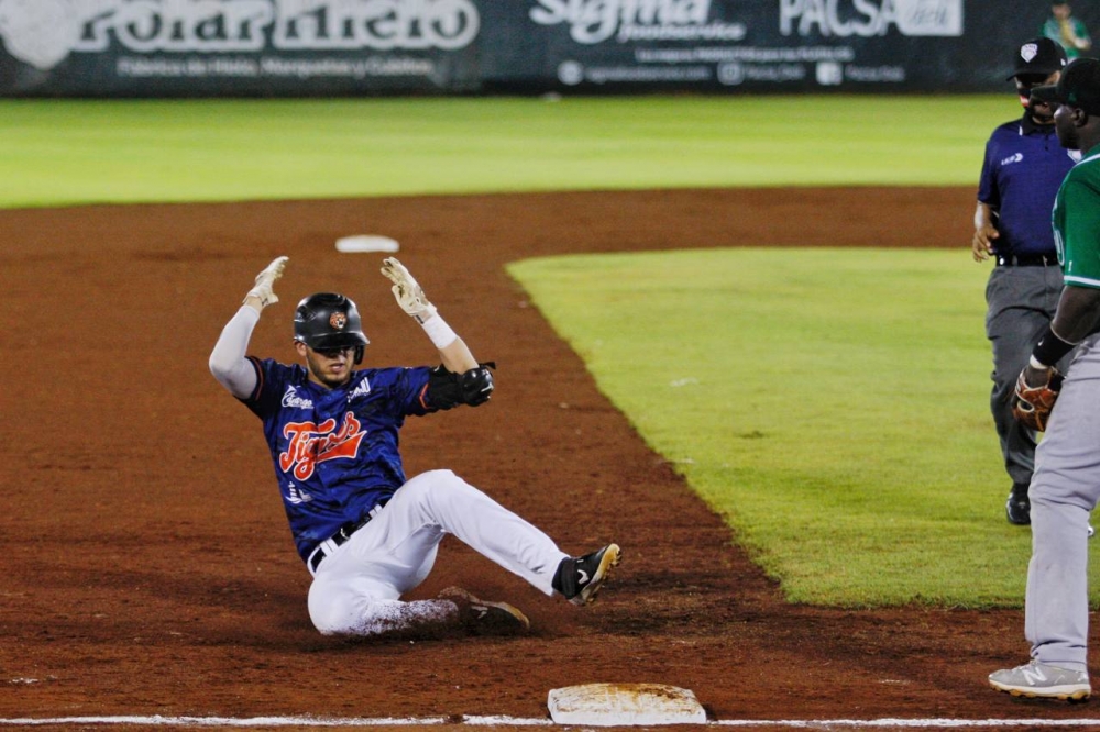 Tigres pega primero 