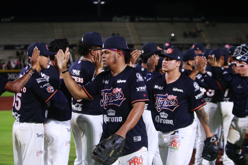 Contundente victoria felina para asegurar la primer serie del año