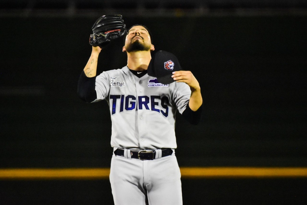 TIGRES SE IMPONE ANTE LEONES 